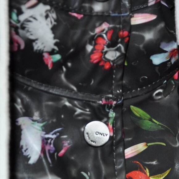 ONLY anno 1995 Waterproof Raincoat Black & Multi Color Floral Raincoat Hooded M - Picture 10 of 13